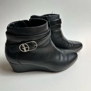 Giana Bernini Women’s Black Manmade Leather Memory Foam Wedge Boots - Size 5
